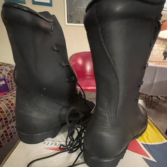 Belleville Men's Combat Boots, New in Box, 10" high, Size 9.5 R - Picture 4 of 6